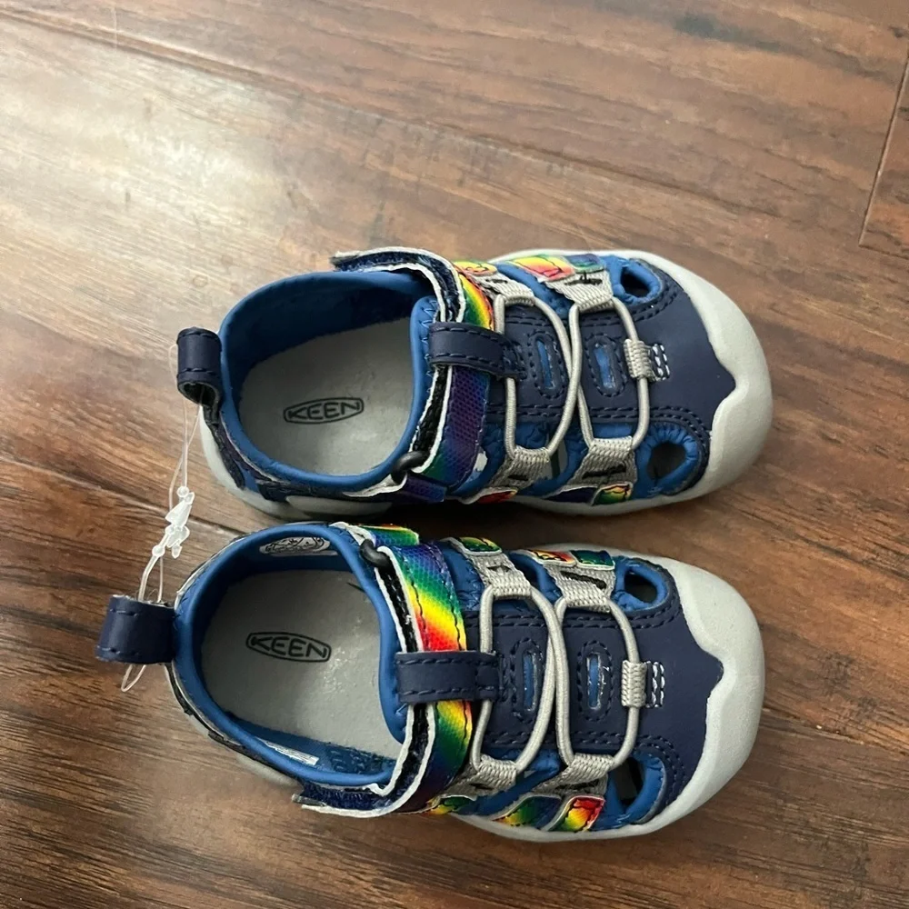 NWOT Keen Knotch Creek Rainbow Strap Navy ShoesUnisex Size 5